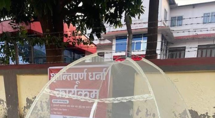 सडक नबन्दा वडाध्यक्ष सडकमै, सरकार भने भाषणमै !